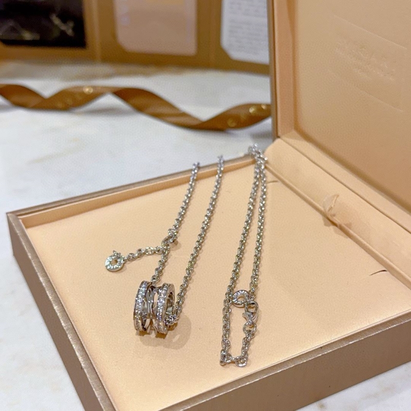 Bv1g*ai necklaces
